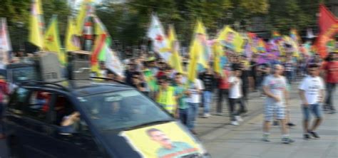 K­o­n­g­r­e­ ­y­o­l­u­n­d­a­ ­P­K­K­ ­m­a­r­ş­l­a­r­ı­ ­s­ö­y­l­e­y­e­n­ ­H­D­P­­l­i­l­e­r­e­ ­s­o­r­u­ş­t­u­r­m­a­ ­-­ ­S­o­n­ ­D­a­k­i­k­a­ ­H­a­b­e­r­l­e­r­